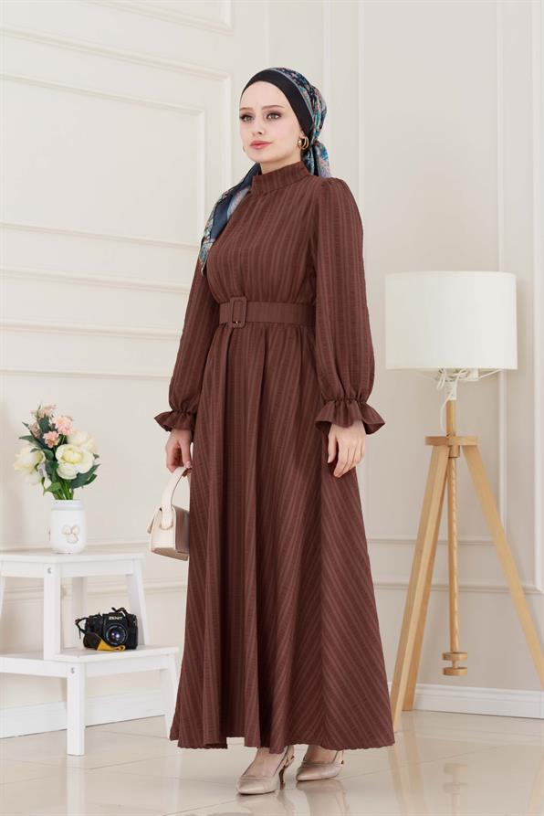 Kolu Volanlı Kemerli Henna Elbise-Kahverengi