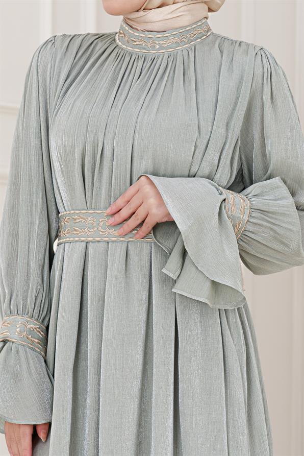 Kolu Volanlı Nakış Detaylı Abiye-Mint Yeşili