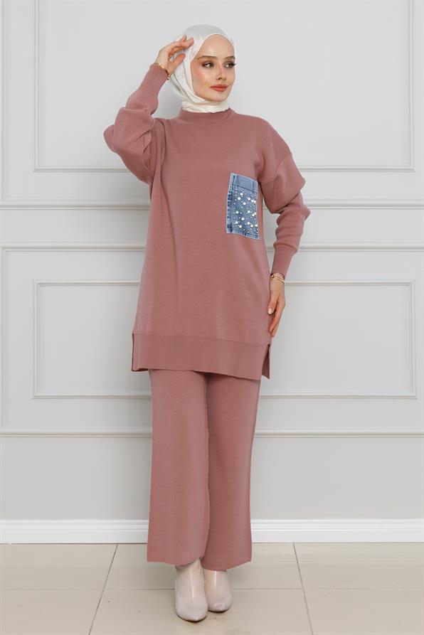 طقم محبوك مع جيب وتفاصيل لؤلؤية - لون وردي جاف