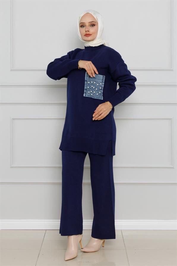 طقم محبوك مع جيب وتفاصيل لؤلؤية - لون أزرق غامق