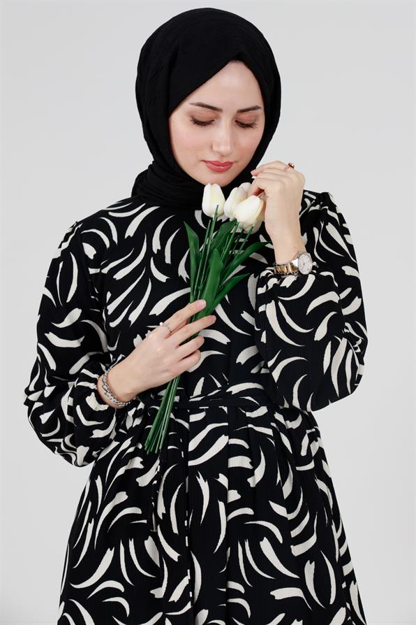 Lale Beli Kuşaklı Tesettür Elbise-Siyah