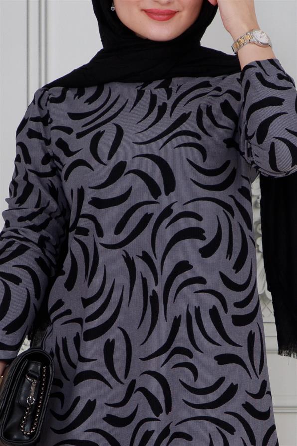 طقم بدلة باللون الرمادي