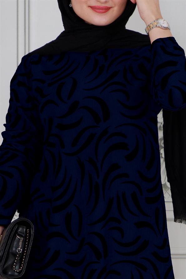 طقم بدلة باللون الأزرق