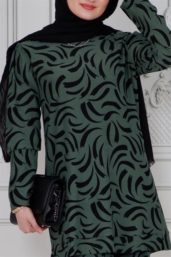 طقم بدلة  باللون الأخضر