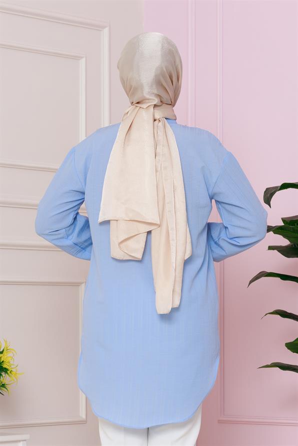 تونيك لؤلؤي باللون الأزرق الفاتح