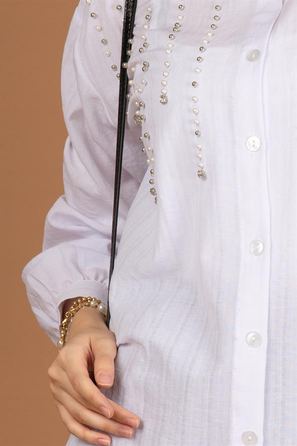 تونيك مع لؤلؤ في الأمام-اللون الأبيض