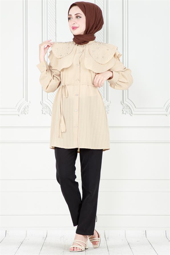 تونيك عصري بتفاصيل اللؤلو على طوق- لون بيج