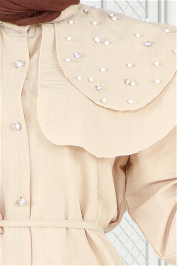 تونيك عصري بتفاصيل اللؤلو على طوق- لون بيج
