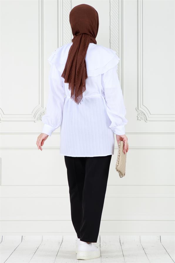 تونيك عصري بتفاصيل اللؤلو على طوق- لون ابيض