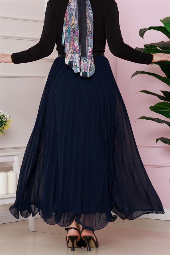 تنورة بتفاصيل طيات أزرق داكن