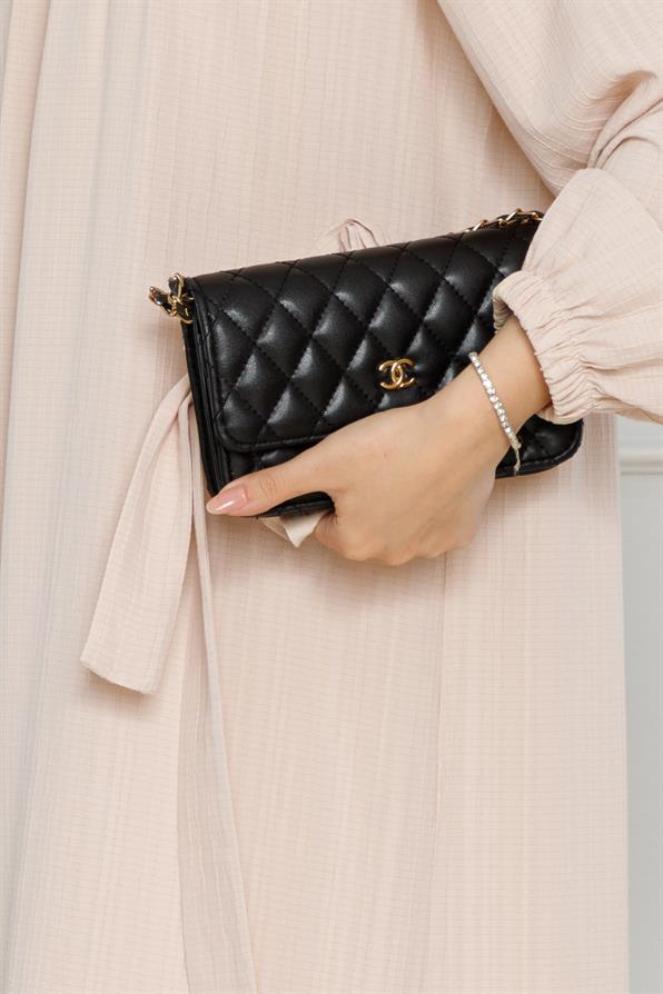 فستان بحزام لون كريمي