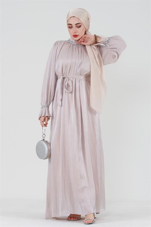 فستان سهرة بفصوص لامعة - بيجj