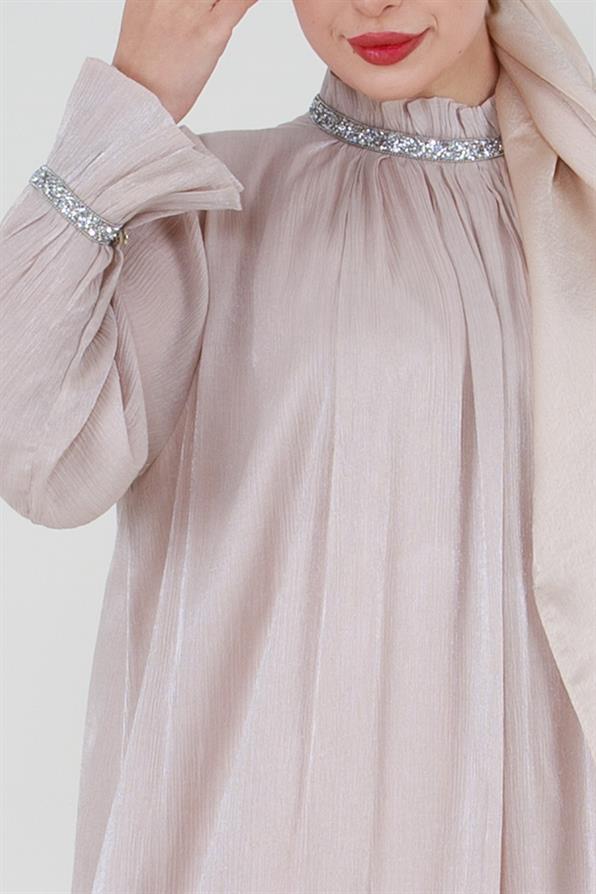 فستان سهرة بفصوص لامعة - بيجj