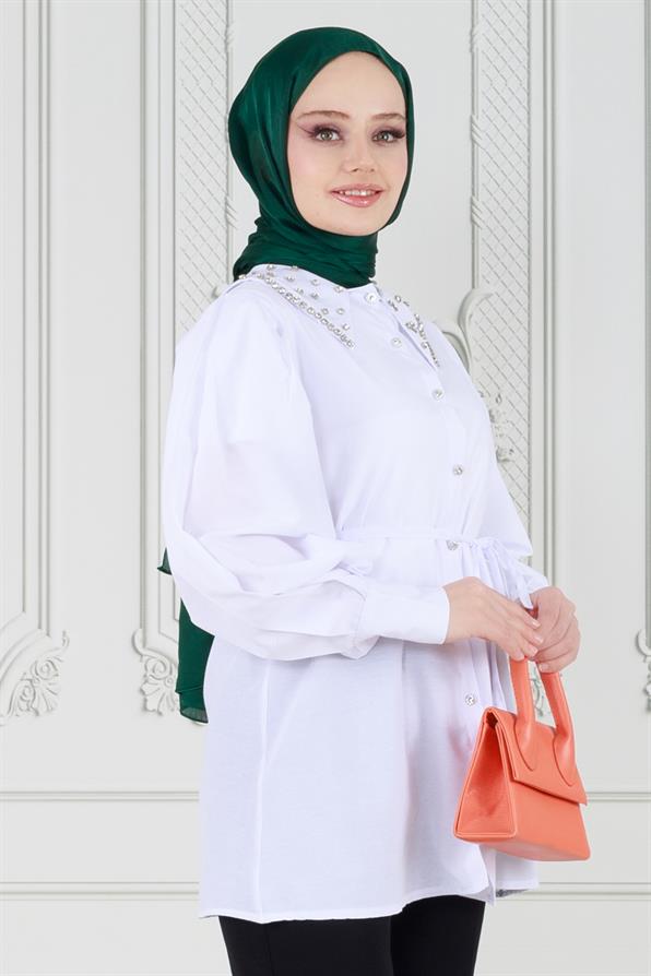 تونيك بلون أبيض مرصع بأحجار