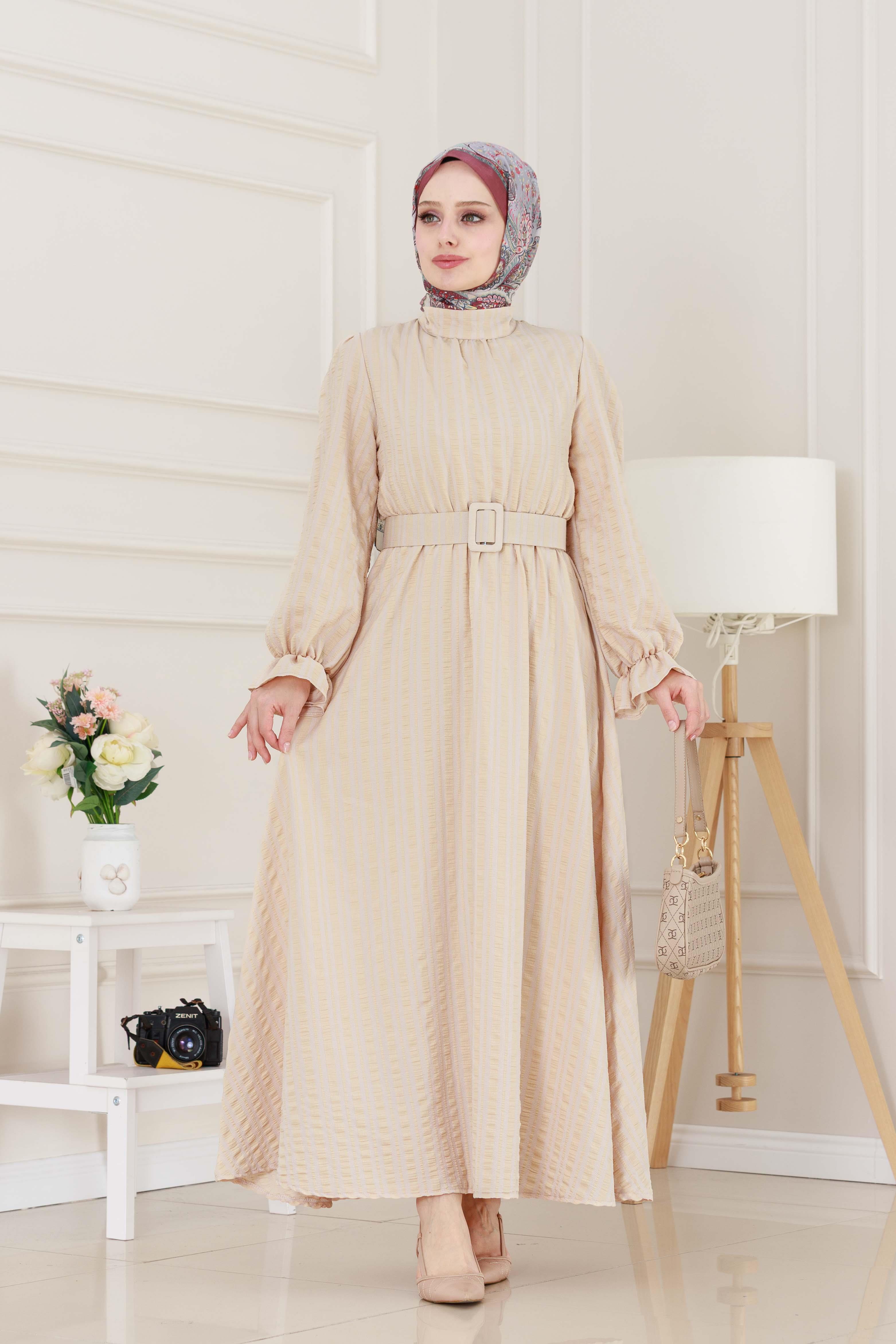 Kolu Volanlı Kemerli Henna Elbise-Bej