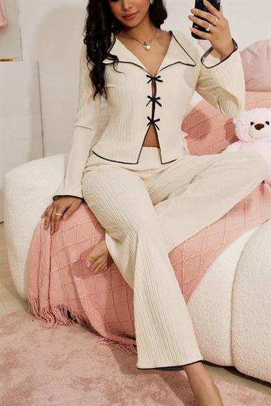 Bella Notte Krem Fiyonk Aksesuarlı Dekolteli Pijama Takımı 77119