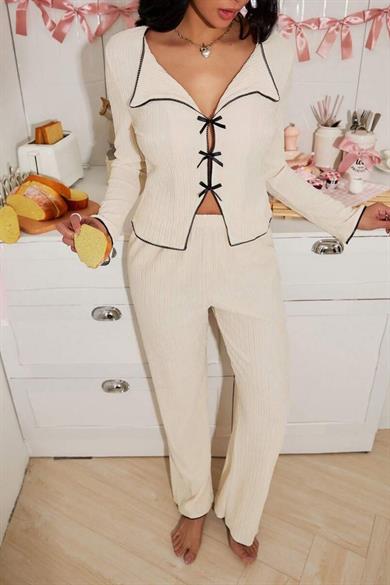 Bella Notte Krem Fiyonk Aksesuarlı Dekolteli Pijama Takımı 77119