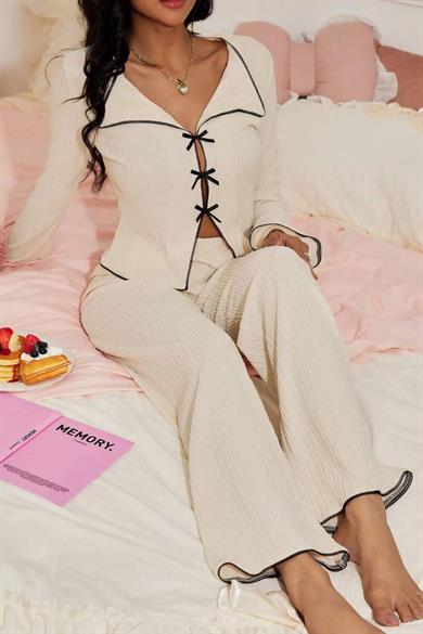 Bella Notte Krem Fiyonk Aksesuarlı Dekolteli Pijama Takımı 77119
