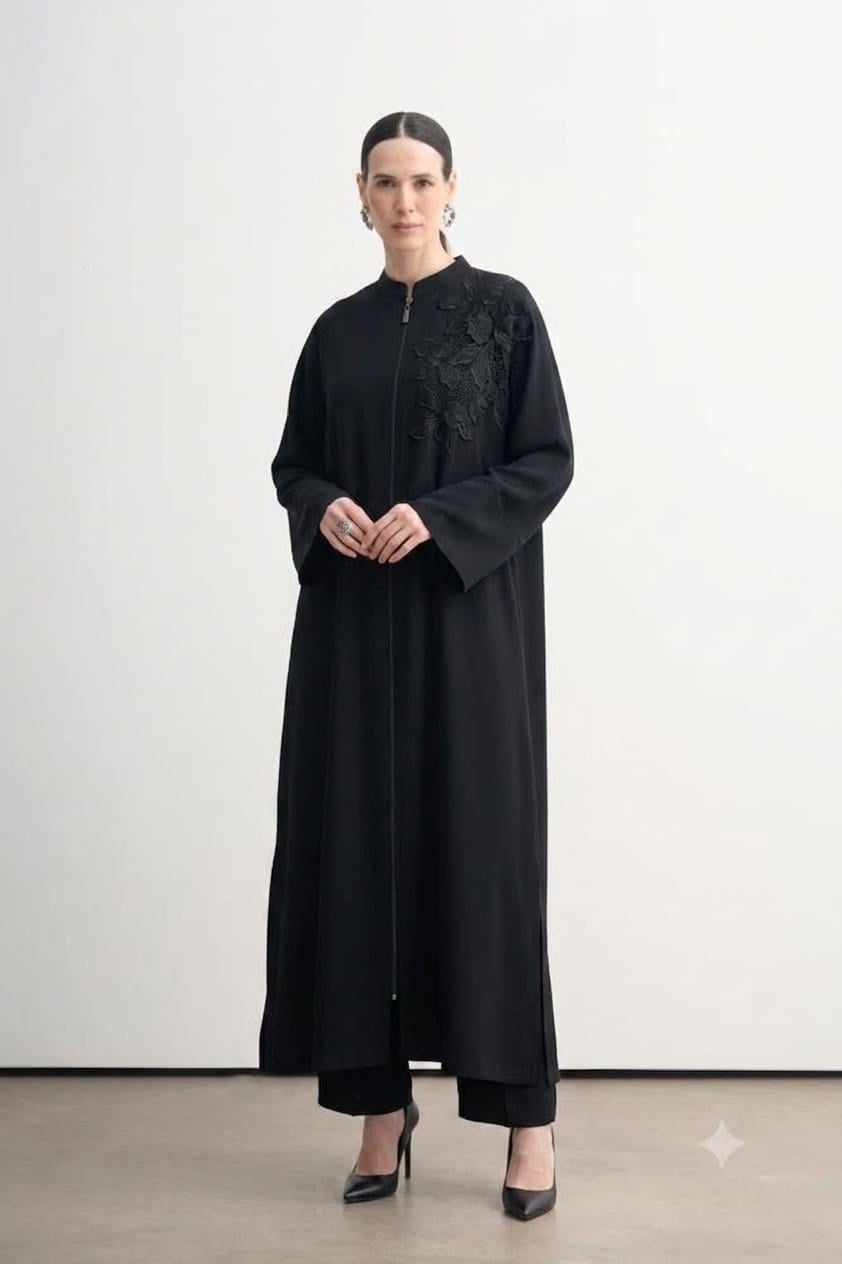 Organze Çiçek Nakışlı Ferace - Siyah