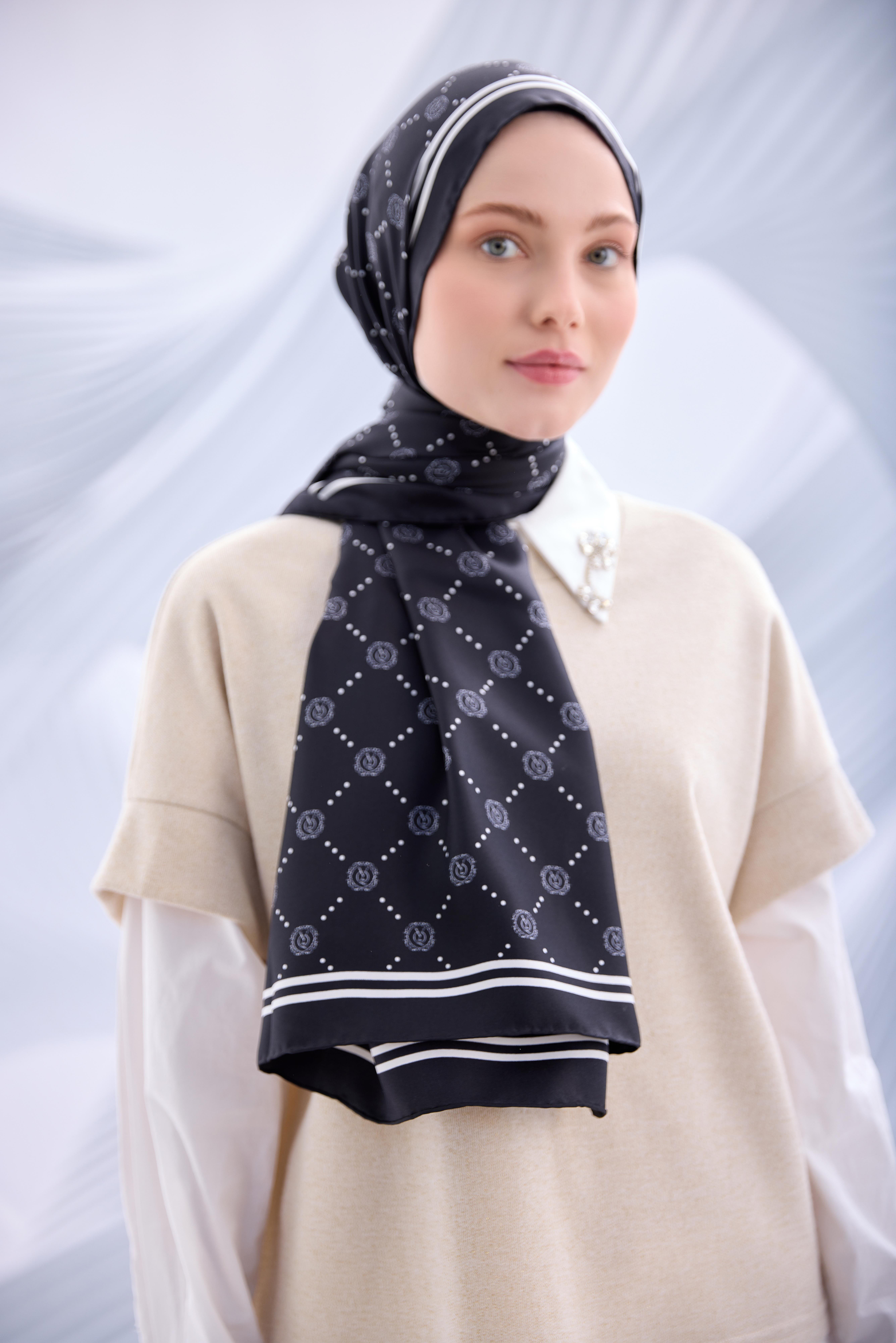 Yaqa Twill İpek Monogram Şal - YQ02002 - Siyah