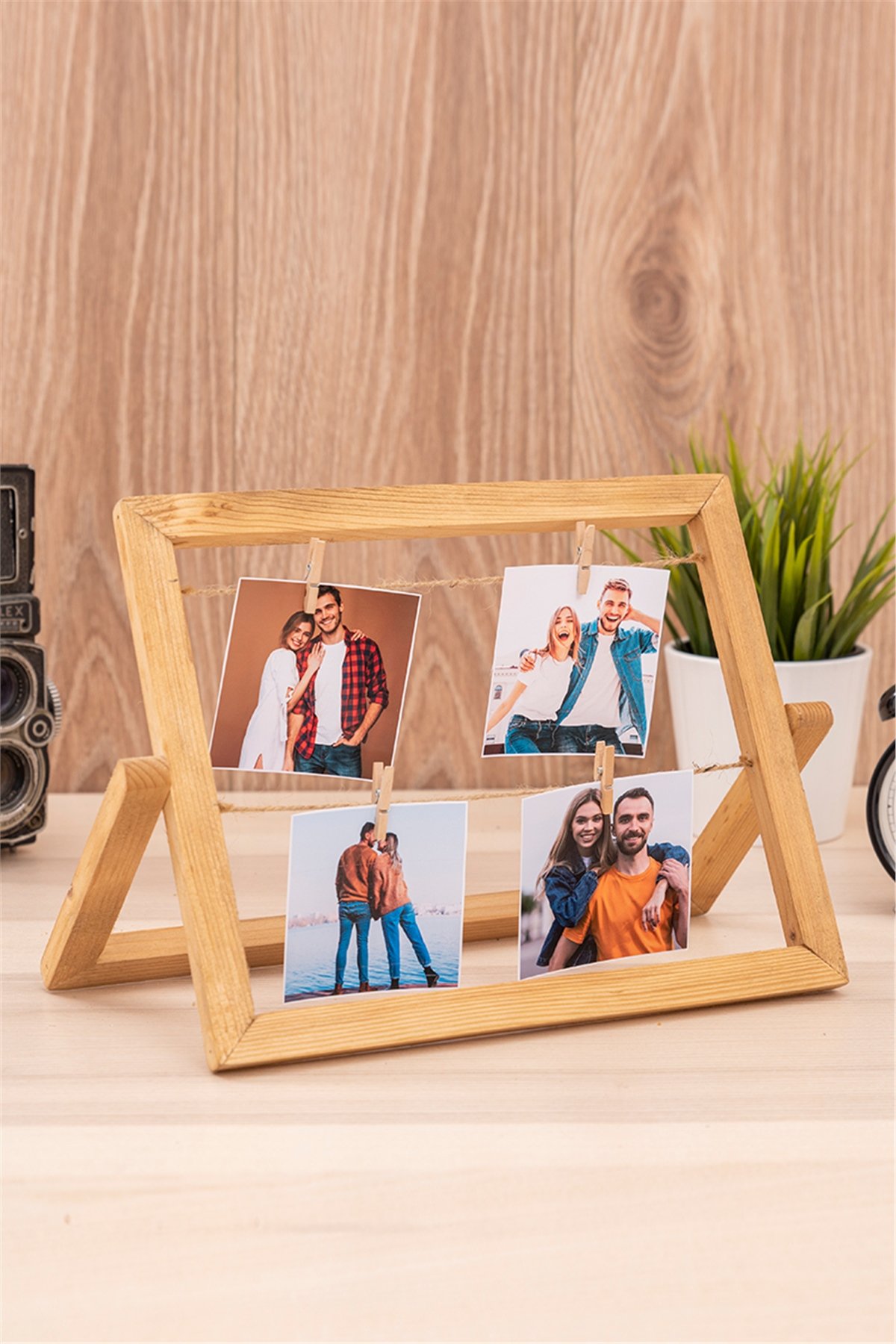 Polaroid Fotoğraflı İpli ve Mandallı Masa Üstü Ahşap Fotoğraf Çerçevesi
