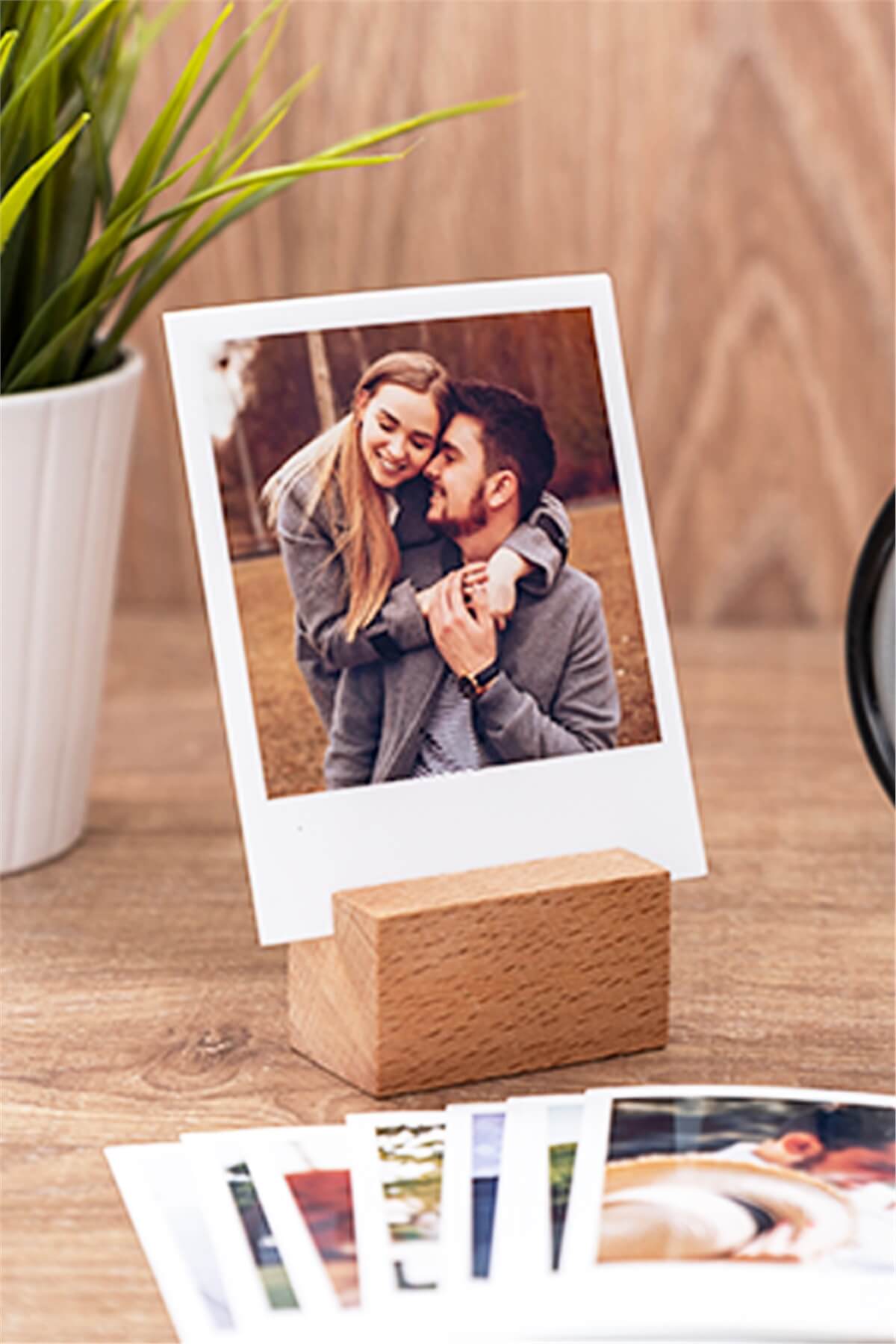 Ahşap Standlı Polaroid Fotoğraf Seti