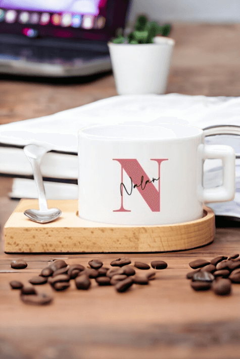 Baş Harfli Üzeri İsim Yazılı Ahşap Altlıklı Fincan