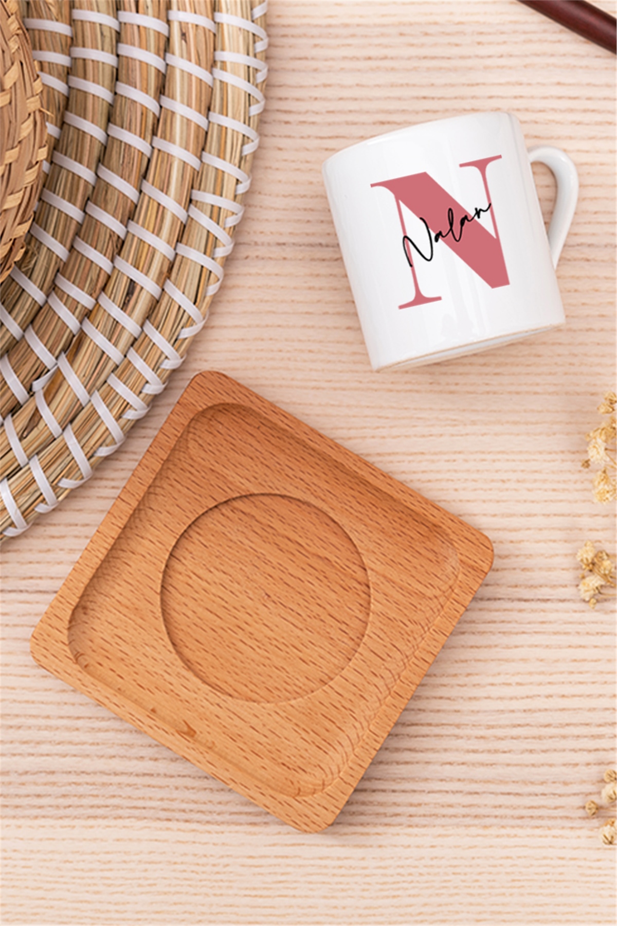 Baş Harfli Üzeri İsim Yazılı Ahşap Altlıklı Türk Kahvesi Fincanı