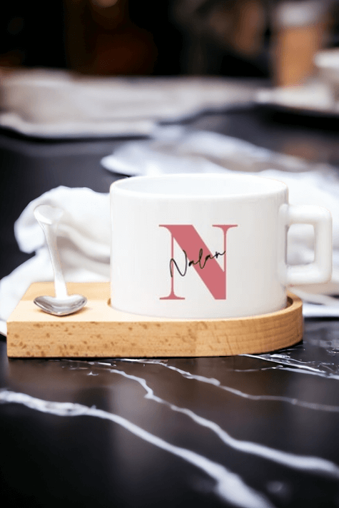 Baş Harfli Üzeri İsim Yazılı Ahşap Altlıklı Fincan