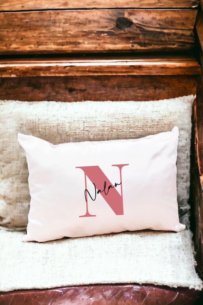 Baş Harfli Üzeri İsim Yazılı Dikdörtgen Yastık