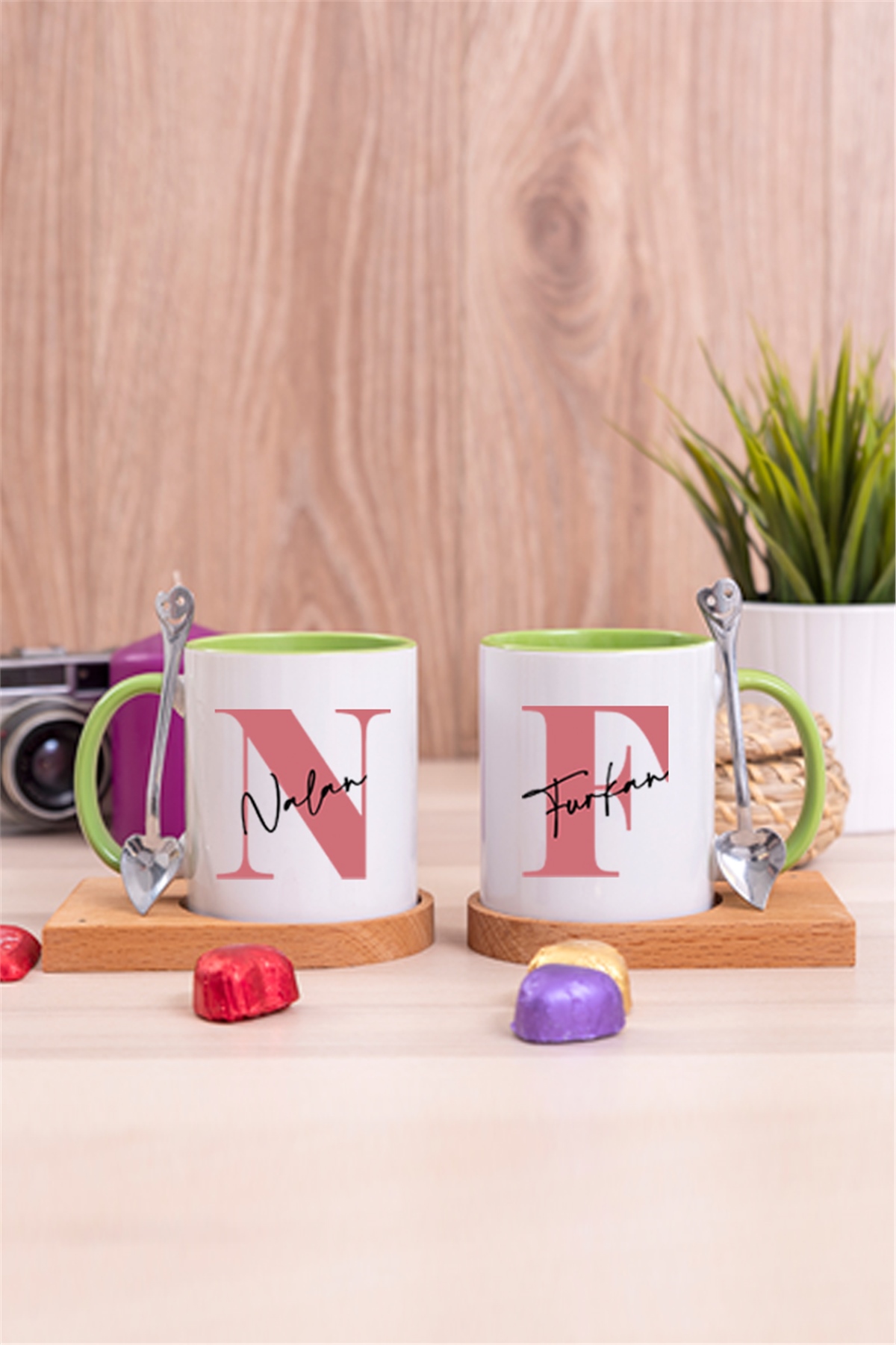 Baş Harfli Üzeri İsim Yazılı İkili Ahşap Altlıklı İçi Renkli Kupa Bardak