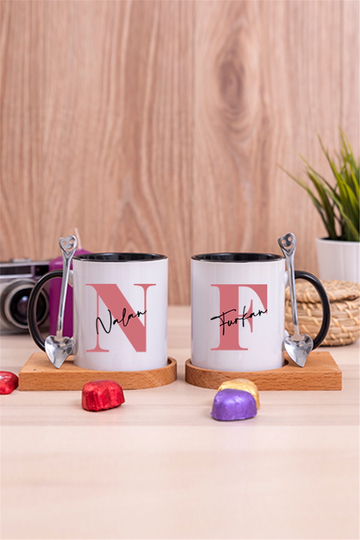 Baş Harfli Üzeri İsim Yazılı İkili Ahşap Altlıklı İçi Renkli Kupa Bardak