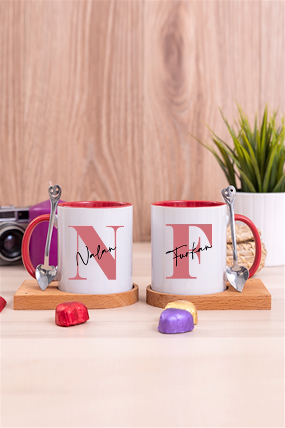 Baş Harfli Üzeri İsim Yazılı İkili Ahşap Altlıklı İçi Renkli Kupa Bardak