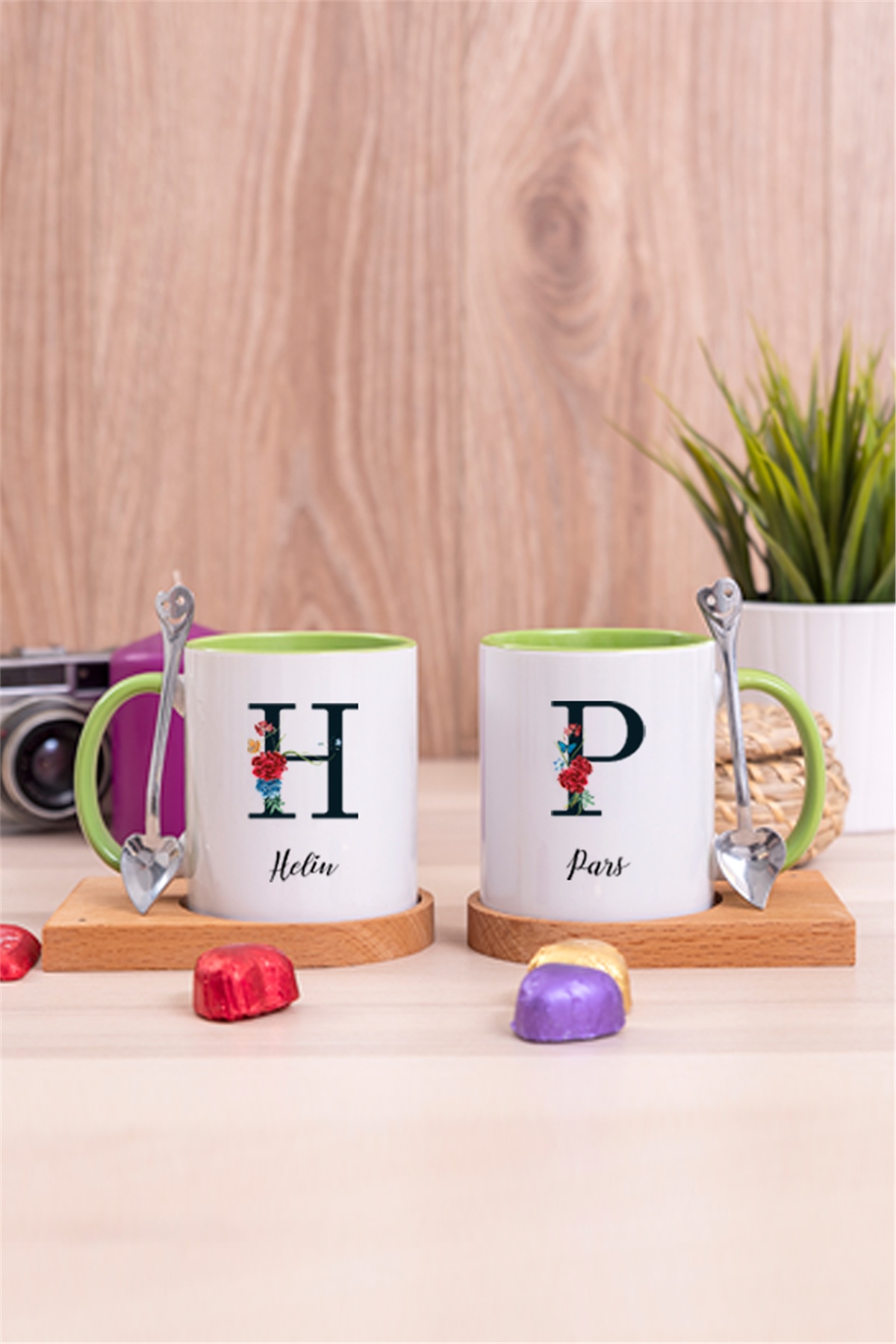 Baş Harfli ve İsimli İkili Ahşap Altlıklı İçi Renkli Kupa Bardak