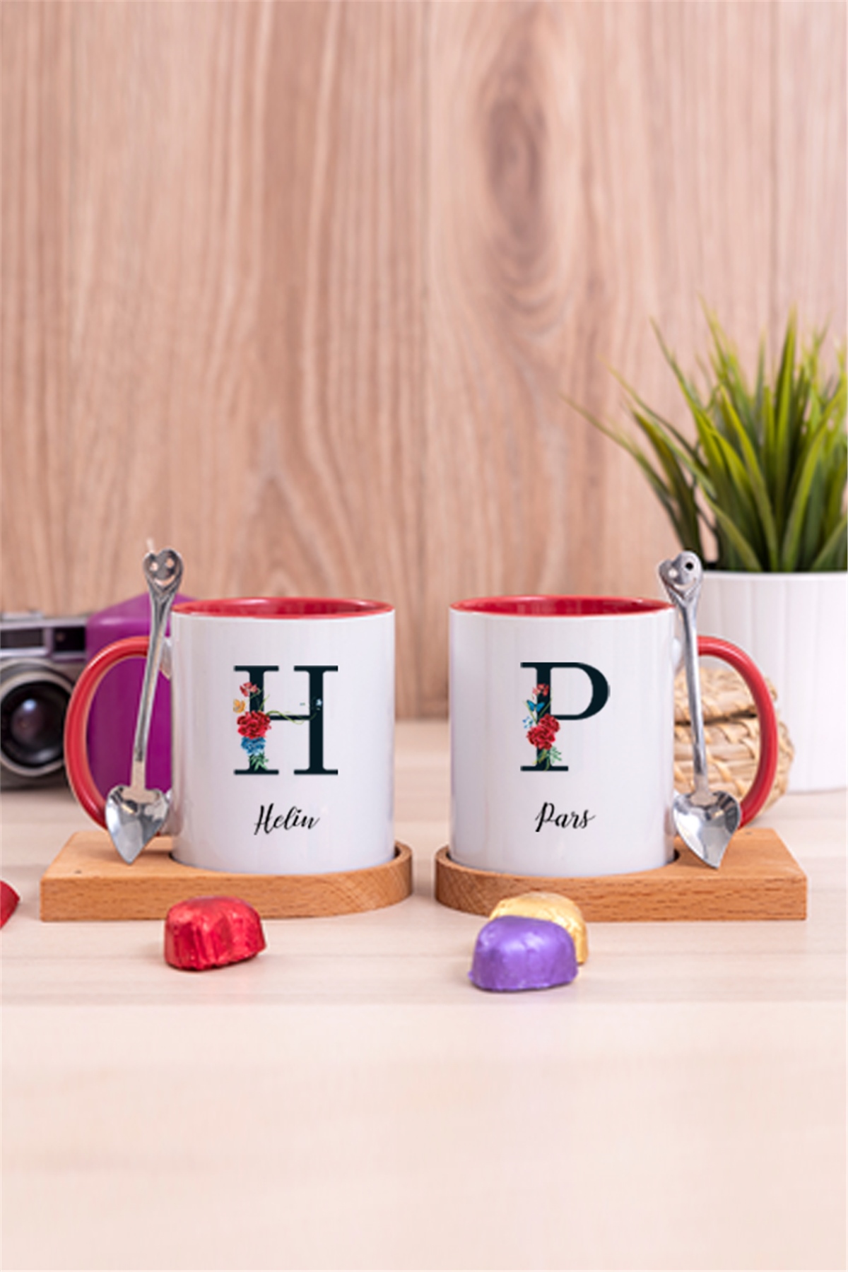 Baş Harfli ve İsimli İkili Ahşap Altlıklı İçi Renkli Kupa Bardak