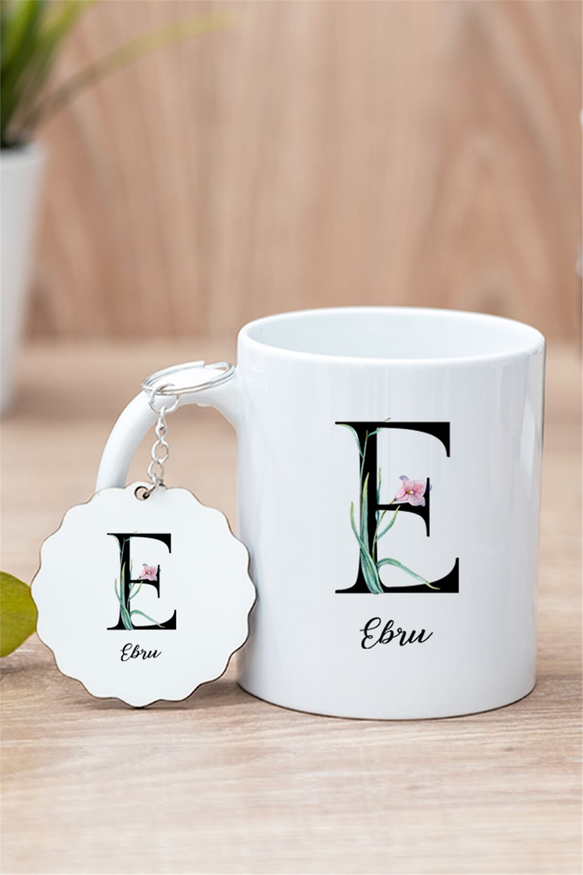 Baş Harfli Yaprak Tasarım Beyaz Kupa Bardak ve Ahşap Anahtarlık