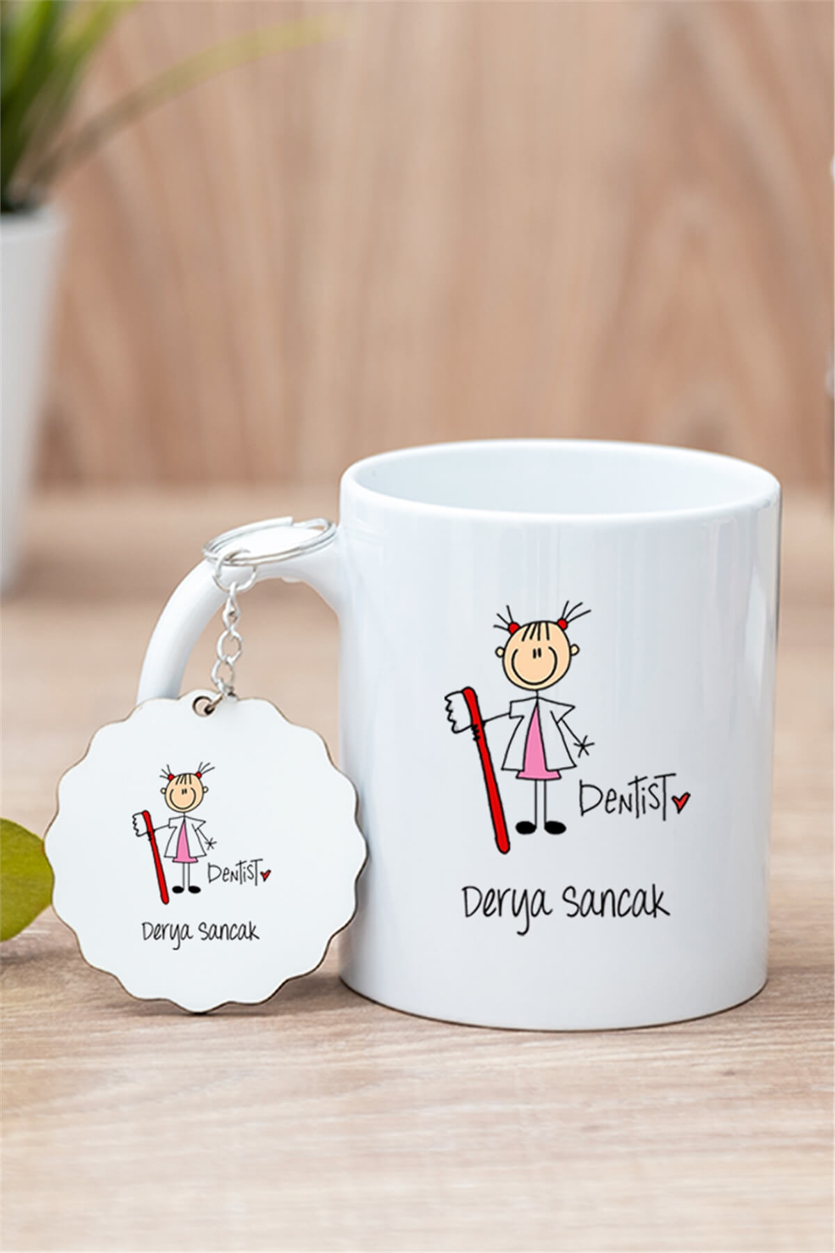 Bayan Diş Hekimi Karikatürü Beyaz Kupa Bardak ve Ahşap Anahtarlık