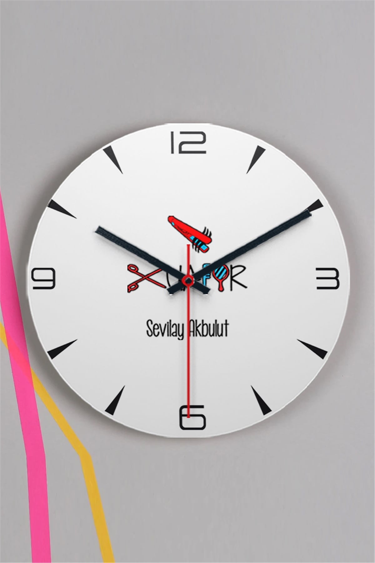 Bayan Kuaförü Ahşap Duvar Saati