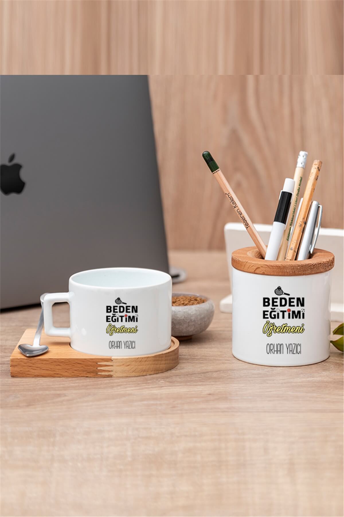 Beden Eğitimi Öğretmenine Hediye Seti Ahşap Altlıklı Fincan ve Kalemlik