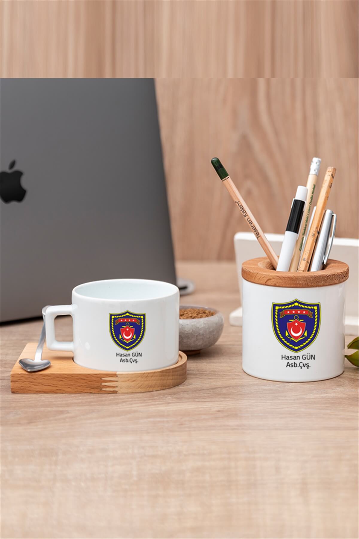 Deniz Kuvvetleri Komutanına Hediye Seti Ahşap Altlıklı Fincan ve Kalemlik
