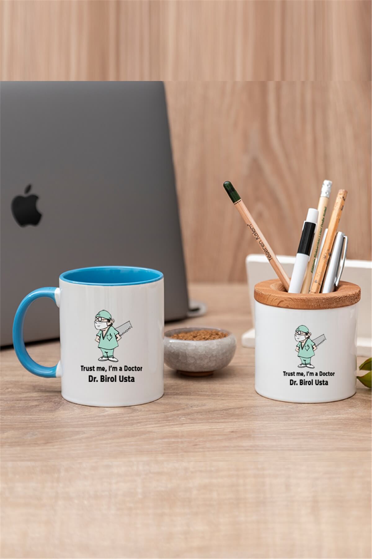 Doktor Esprili Renkli Kupa Bardak ve Kalemlik