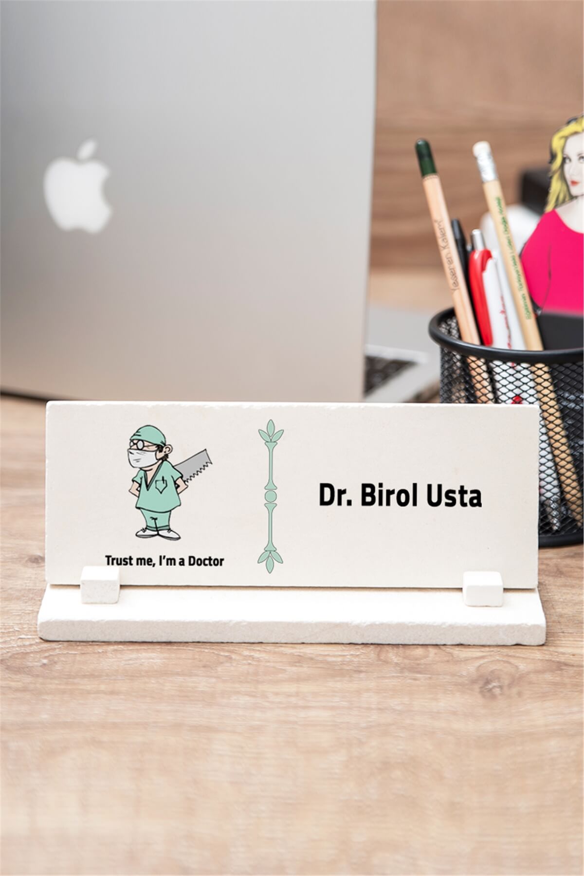 Doktor Esprili Taş Masa İsimliği