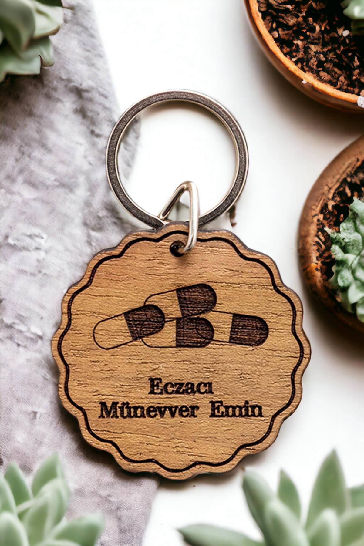 Eczacılara Hediye Kişiye Özel Lazer Kesim Ahşap Anahtarlık