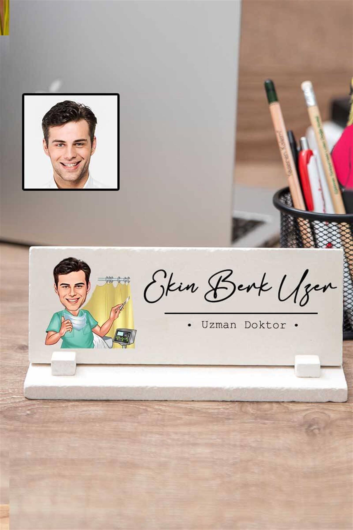 Erkek Doktora Muayenehane Hediyesi Karikatürlü Masaüstü İsimlik