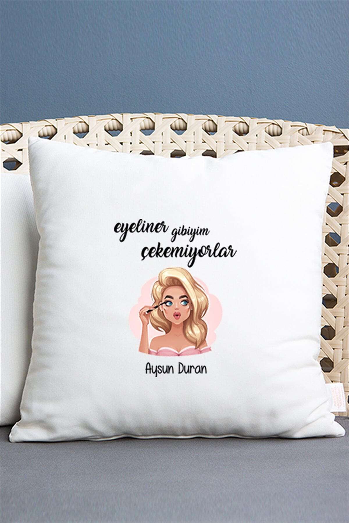 Eyeliner Gibiyim Çekemiyorlar Saten Kare Yastık