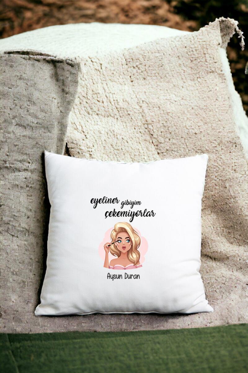Eyeliner Gibiyim Çekemiyorlar Saten Kare Yastık