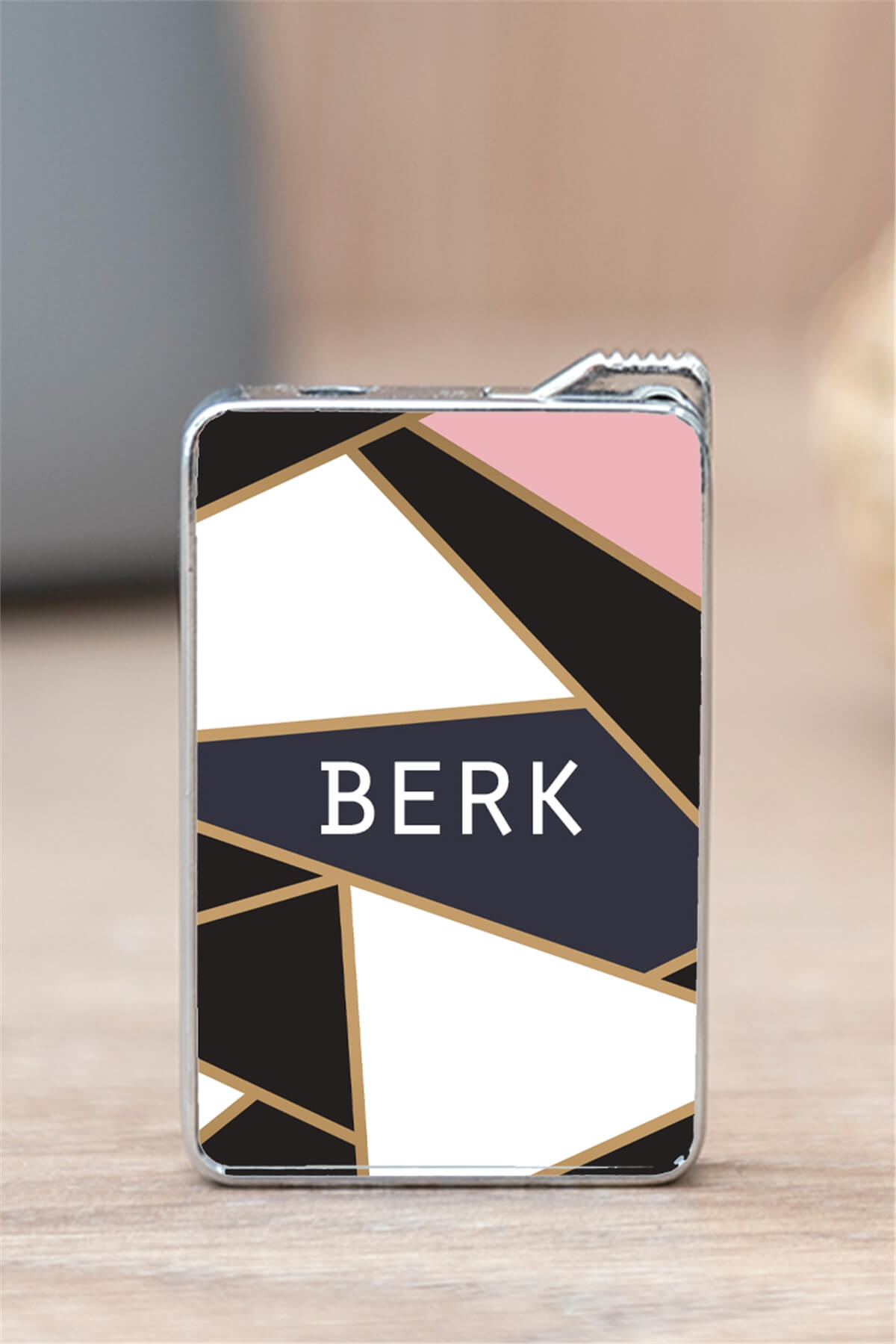 Geometrik Tasarım İsimli Çakmak