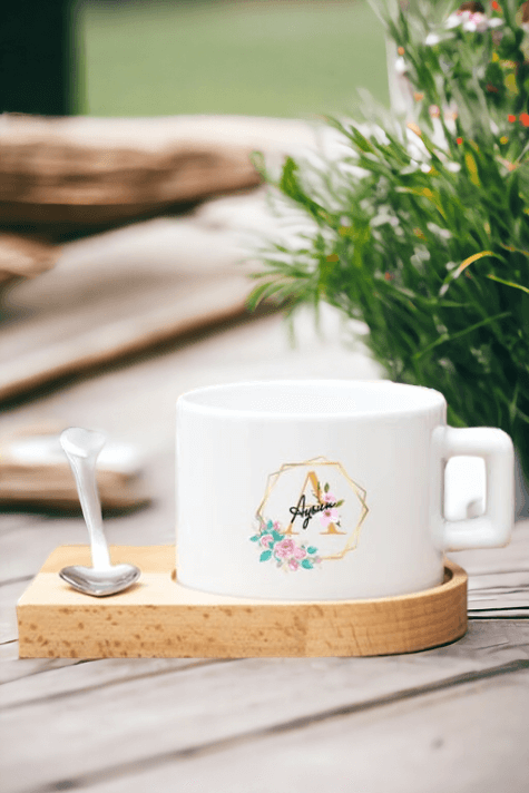 Geometrik Yaldız Tasarım Harfli Ahşap Altlıklı Fincan