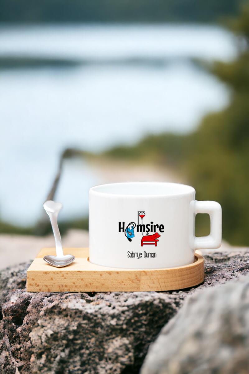 Hemşirelere Hediye Kalp Kaşıklı Ahşap Altlıklı Fincan