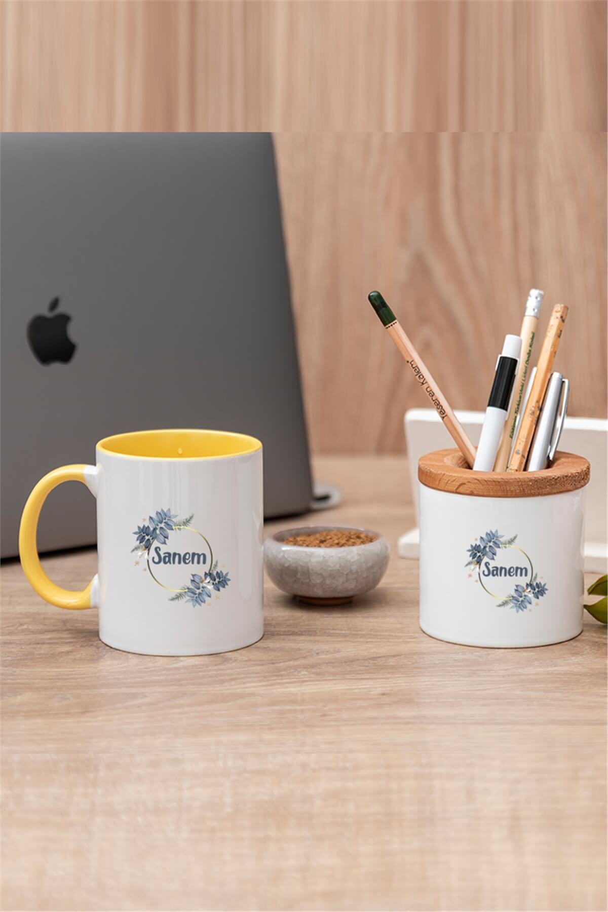 İsme Özel Çiçek Desenli Renkli Kupa Bardak ve Kalemlik